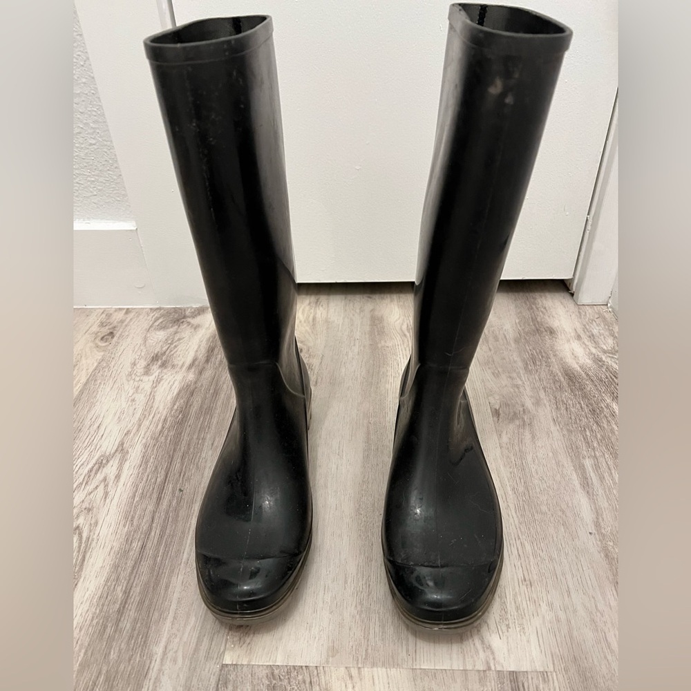 Women’s COACH rain boots
Black
size 7